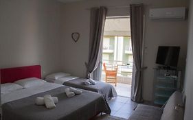Zoe Apartments